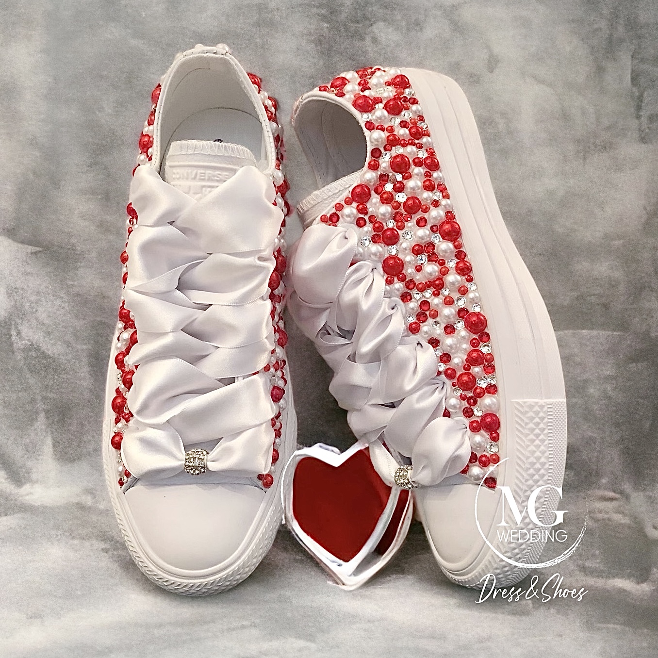 Piros- Fehér, Gyöngyös-Strasszos Tornacipő