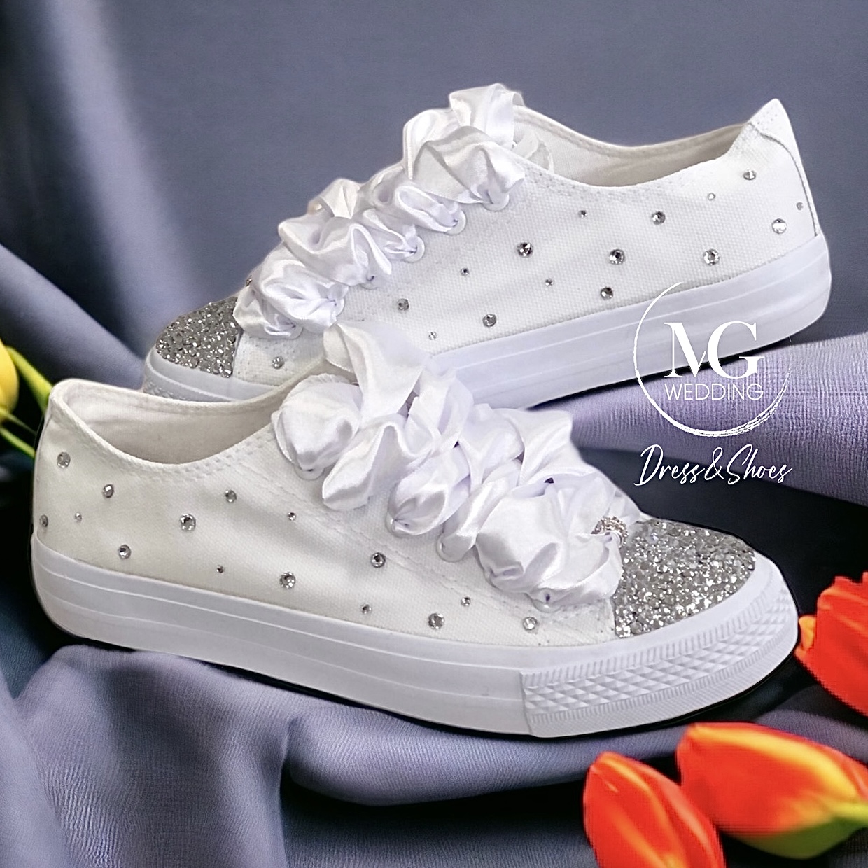 Strasszos Tornacipő - Az Orrán és a cipő külső ívén díszítve